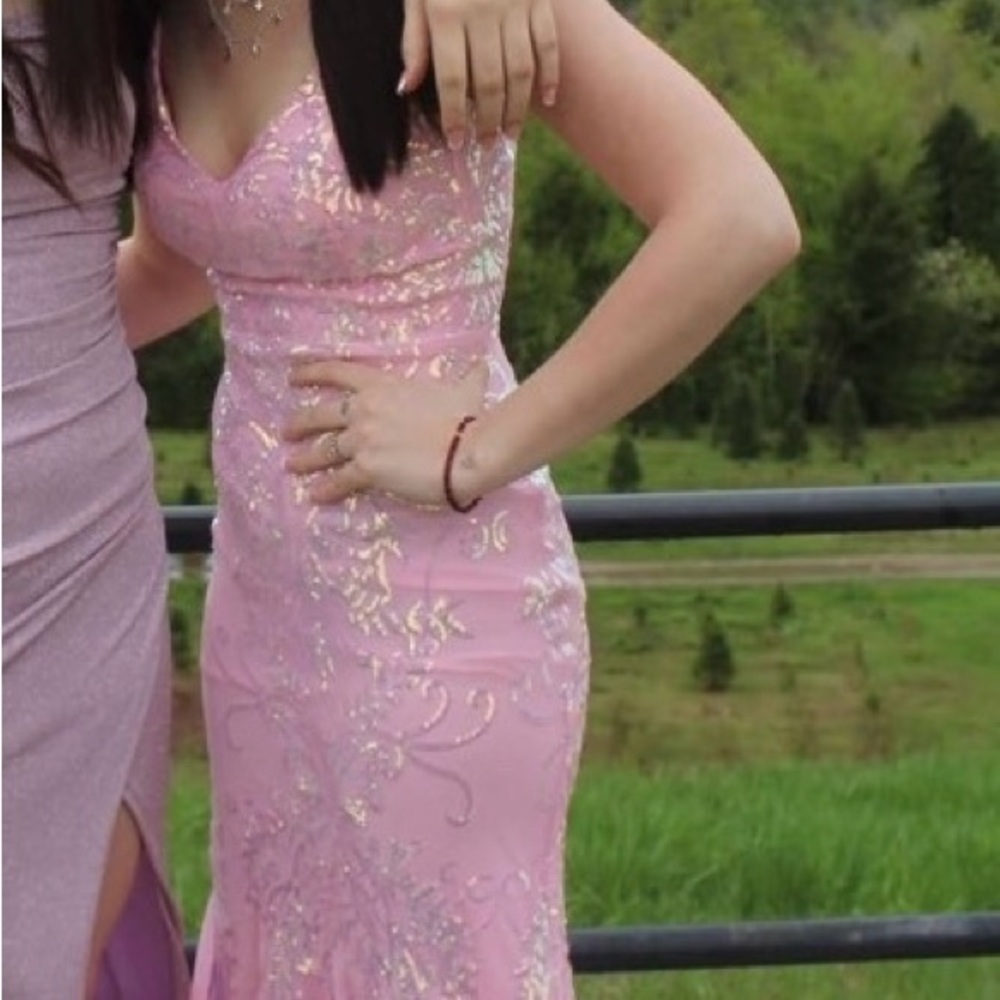 Windsor Pink dress
Fits amazingly
Worn once
Message for more photos
Size small - Picture 3 of 3